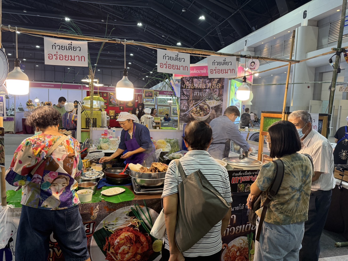 พช.นครพนม ร่วมจัดแสดงและจำหน่ายสินค้า OTOP ในงาน OTOP Midyear 2025