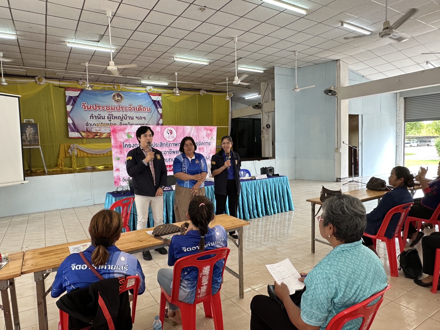 สำนักงานพัฒนาชุมชน จังหวัดนครพนม ร่วมกับคณะกรรมการพัฒนาสตรีจังหวัดนครพนม ดำเนินโครงการเพิ่มประสิทธิภาพการบริหารจัดการและทักษะอาชีพ แก่สมาชิกเงินกู้กองทุนพัฒนาบทบาทสตรี