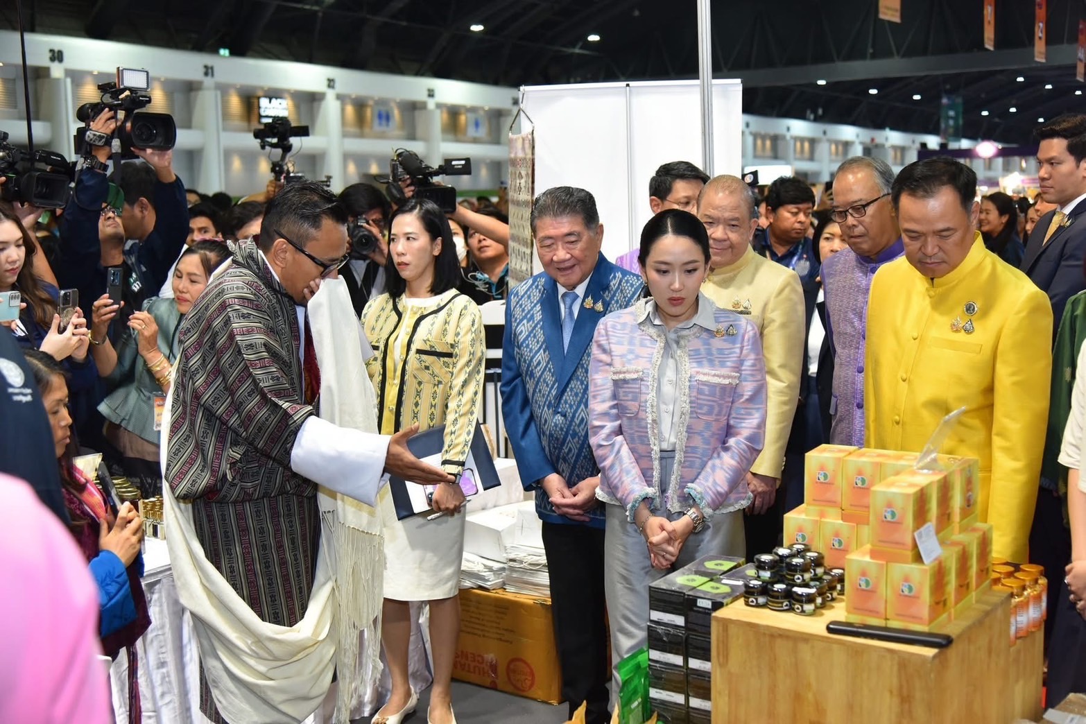 นายกรัฐมนตรี เปิดงาน OTOP MIDYEAR 2025 ชู OTOP และ Soft Power สร้างรายได้กระตุ้นเศรษฐกิจ ให้ชีวิตความเป็นอยู่ของประชาชนดีขึ้น
