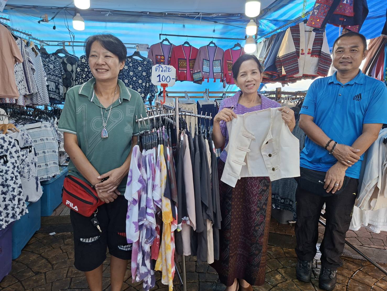 พช.นครพนม เยี่ยมชมการจัดแสดงและจำหน่ายสินค้า OTOP ในงานบวงสรวงพญาศรีสัตตนาคราช ประจำปี 2568