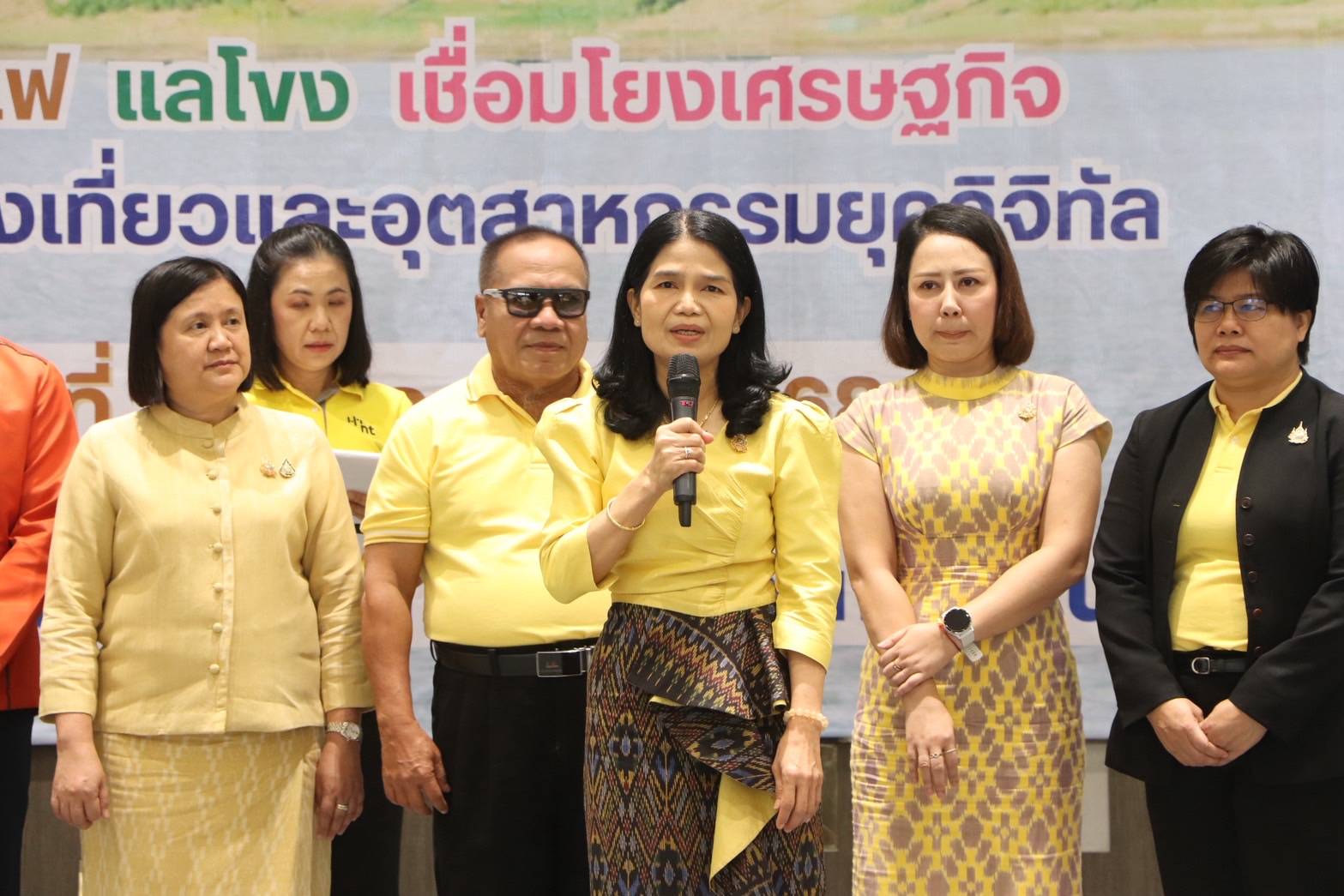 พช.นครพนม ร่วมกิจกรรมสภากาแฟ EP.7 จิบแฟ แลโขง เชื่อมโยงเศรษฐกิจ สู่การท่องเที่ยวและอุตสาหกรรมยุคดิจิตอล