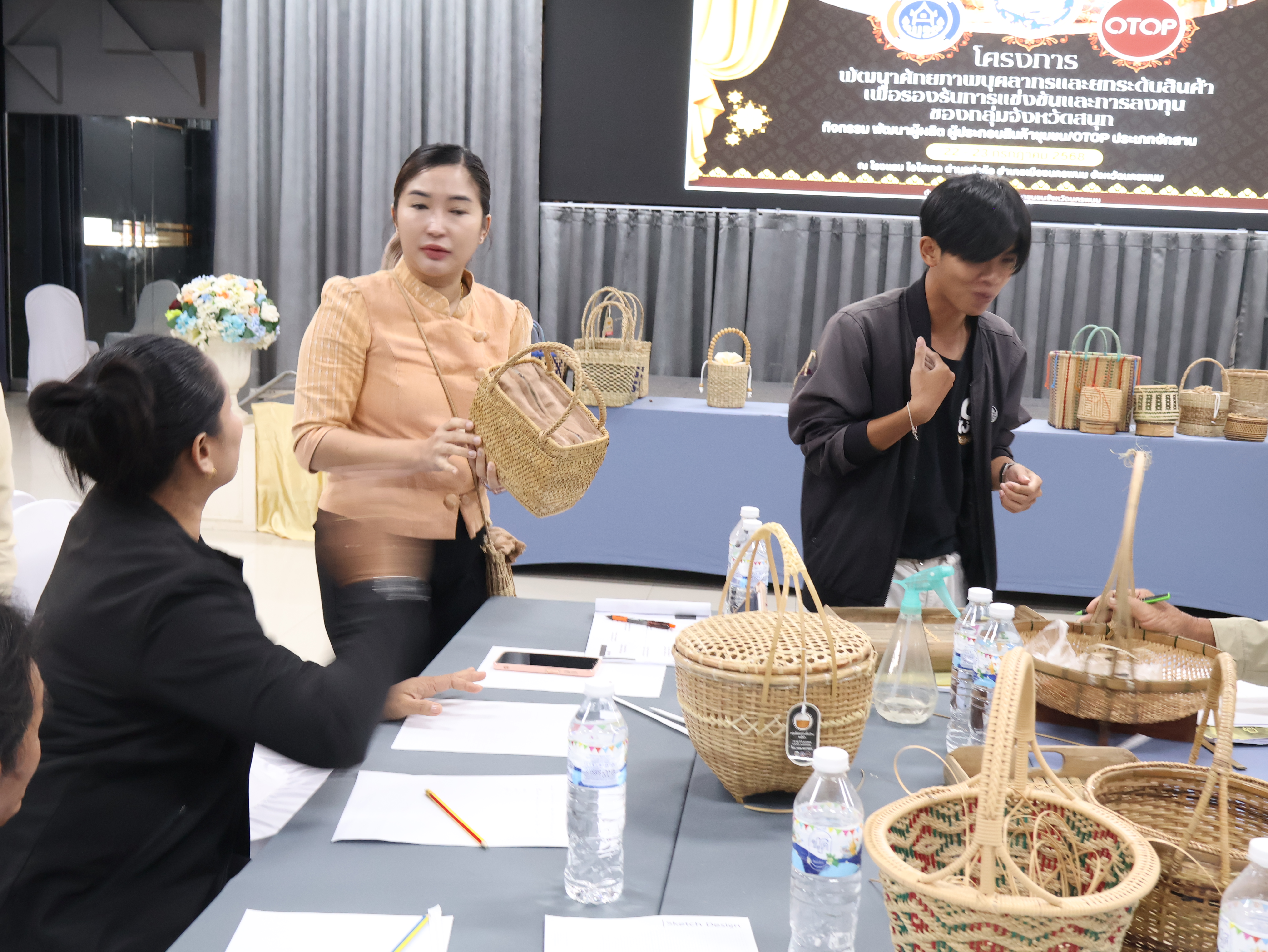 พช.นครพนม ยกระดับผลิตภัณฑ์จักสานสู่เวทีโลก ปลุกพลัง Soft Power กลุ่มจังหวัดสนุก วันที่ 2