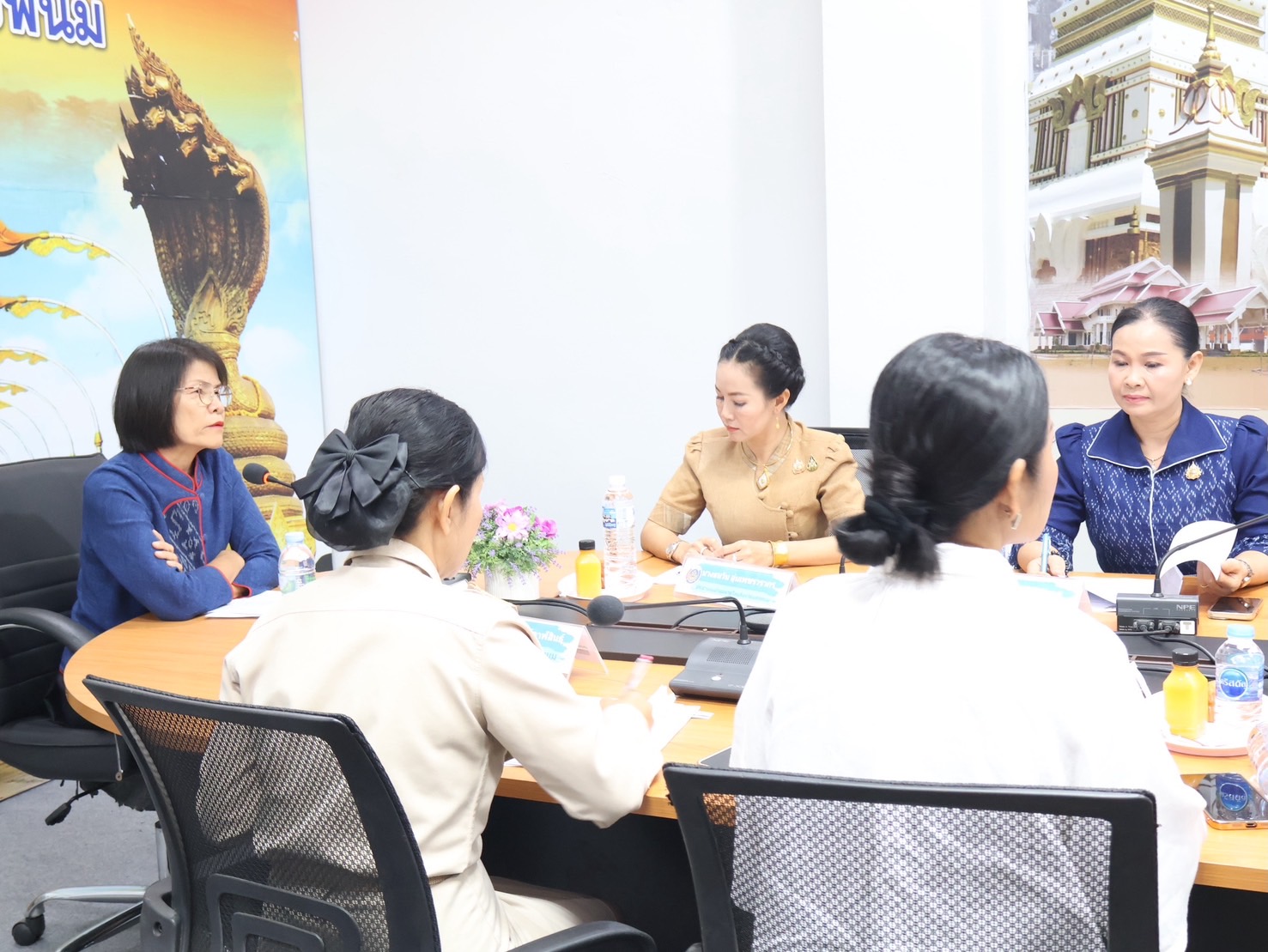 นครพนม ประชุมคณะกรรมการพิจารณากลั่นกรองการประกวดผ้าลายพระราชทาน “ผ้าลายสิริราชพัสตราภรณ์” และงานหัตถกรรมระดับจังหวัด ประจำปี 2568