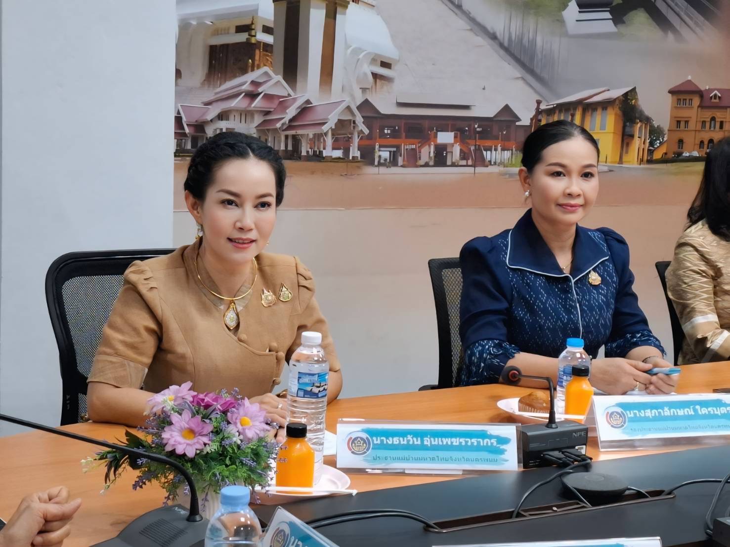 นครพนม ประชุมคณะกรรมการพิจารณากลั่นกรองการประกวดผ้าลายพระราชทาน “ผ้าลายสิริราชพัสตราภรณ์” และงานหัตถกรรมระดับจังหวัด ประจำปี 2568