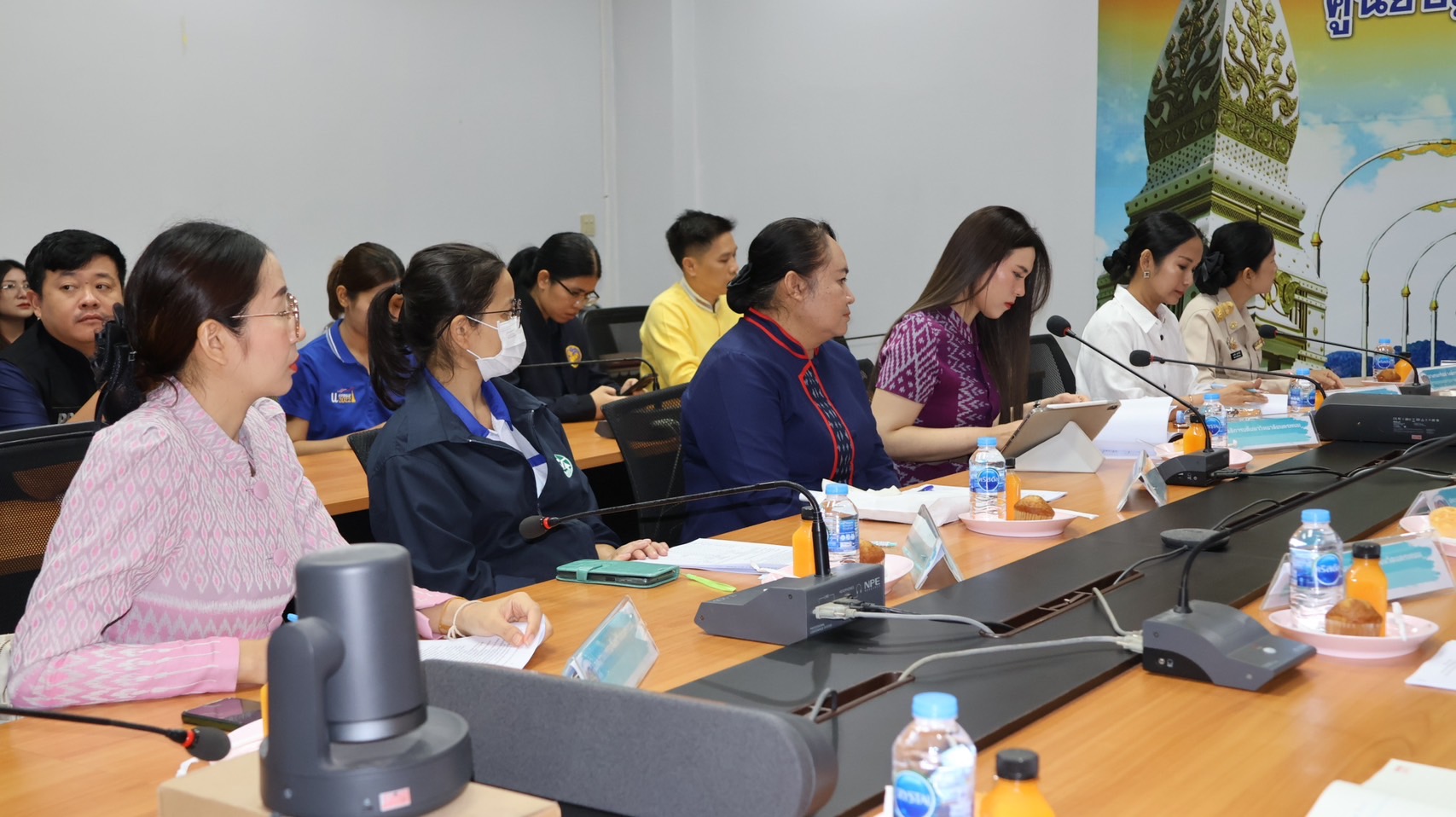 นครพนม ประชุมคณะกรรมการพิจารณากลั่นกรองการประกวดผ้าลายพระราชทาน “ผ้าลายสิริราชพัสตราภรณ์” และงานหัตถกรรมระดับจังหวัด ประจำปี 2568