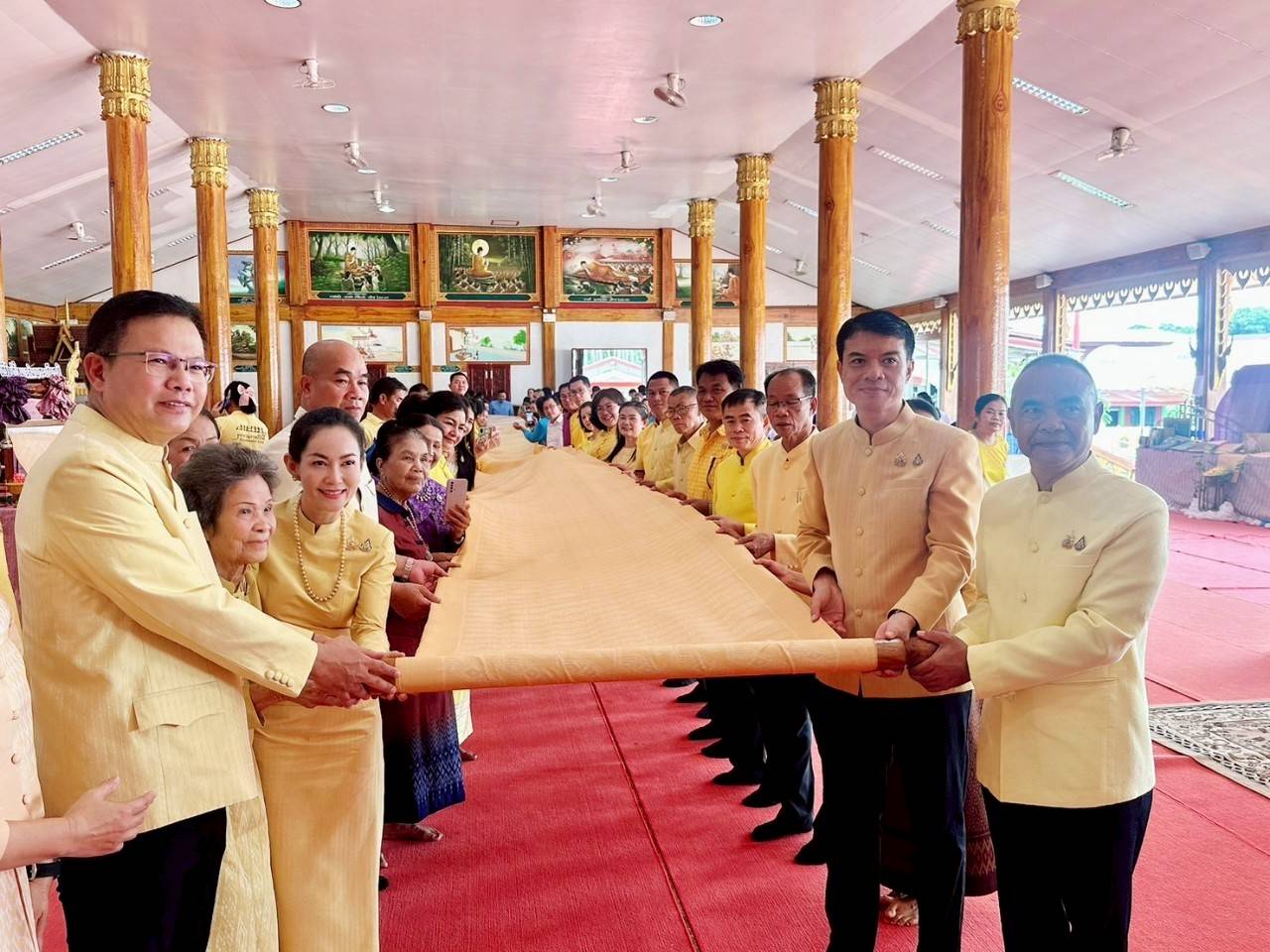 นครพนม จัดพิธีตัดผ้าไหมเฉลิมพระเกียรติ สมเด็จพระเจ้าลูกเธอ เจ้าฟ้าสิริวัณณวรี นารีรัตนราชกัญญา เนื่องในโอกาสทรงเจริญพระชนมายุ ครบ 38 พรรษา 8 มกราคม 2568