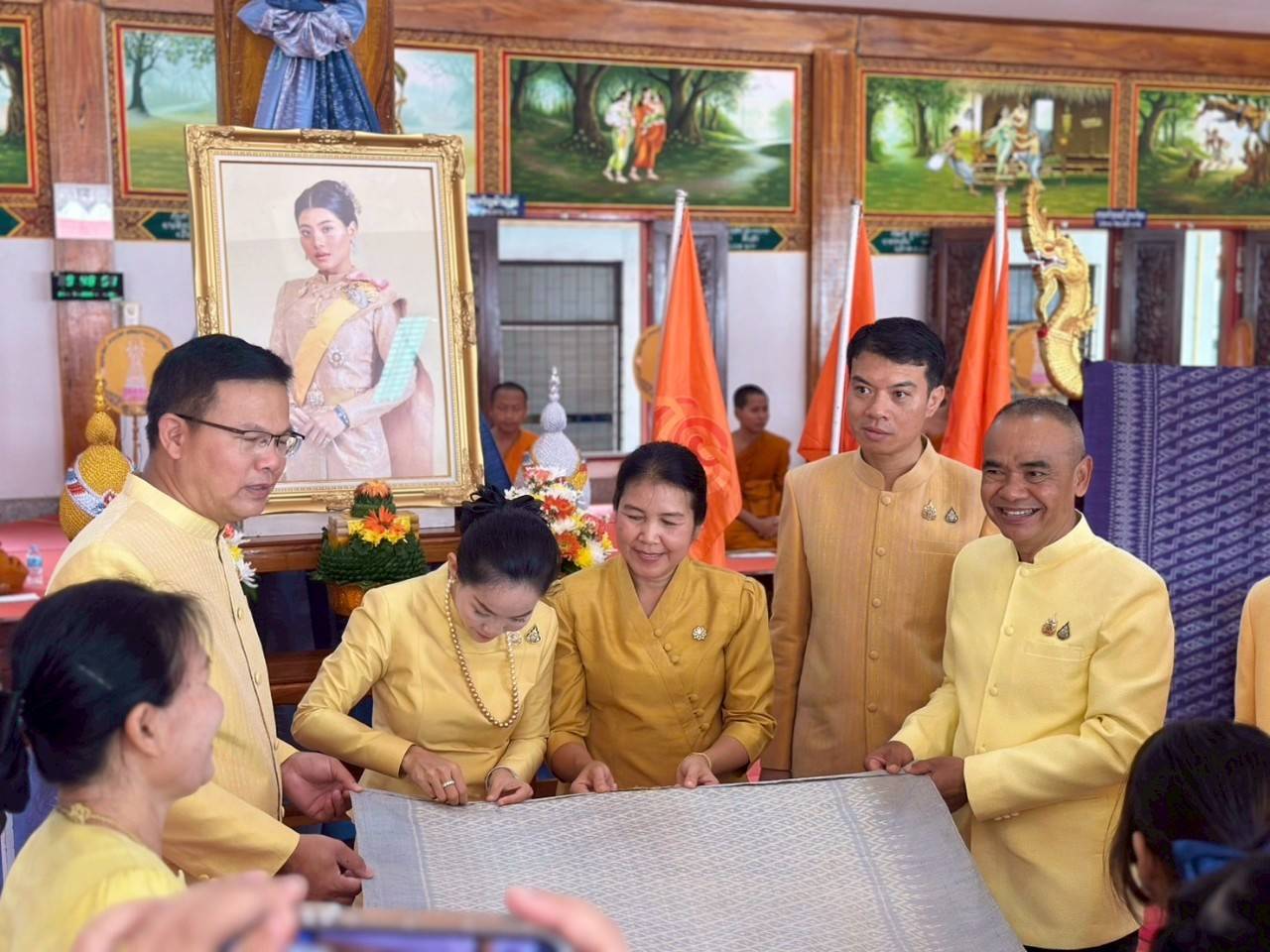 นครพนม จัดพิธีตัดผ้าไหมเฉลิมพระเกียรติ สมเด็จพระเจ้าลูกเธอ เจ้าฟ้าสิริวัณณวรี นารีรัตนราชกัญญา เนื่องในโอกาสทรงเจริญพระชนมายุ ครบ 38 พรรษา 8 มกราคม 2568