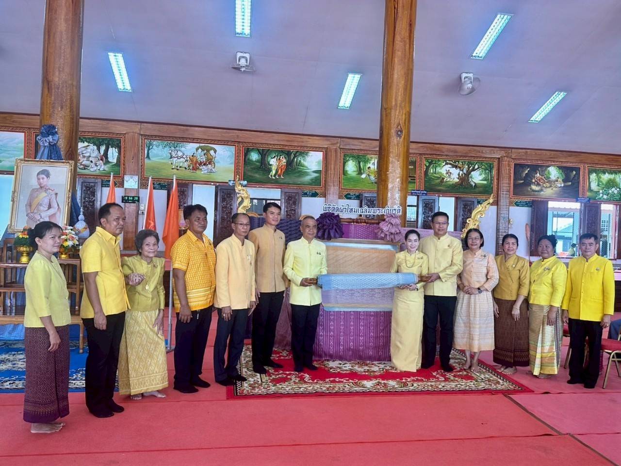 นครพนม จัดพิธีตัดผ้าไหมเฉลิมพระเกียรติ สมเด็จพระเจ้าลูกเธอ เจ้าฟ้าสิริวัณณวรี นารีรัตนราชกัญญา เนื่องในโอกาสทรงเจริญพระชนมายุ ครบ 38 พรรษา 8 มกราคม 2568