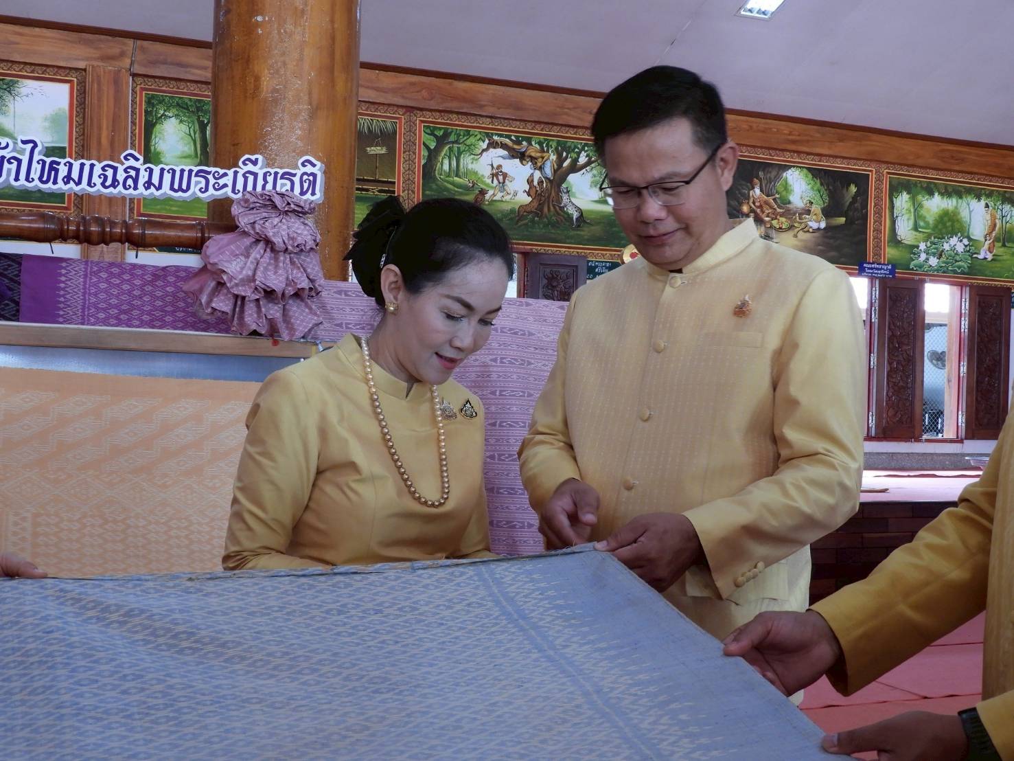 นครพนม จัดพิธีตัดผ้าไหมเฉลิมพระเกียรติ สมเด็จพระเจ้าลูกเธอ เจ้าฟ้าสิริวัณณวรี นารีรัตนราชกัญญา เนื่องในโอกาสทรงเจริญพระชนมายุ ครบ 38 พรรษา 8 มกราคม 2568