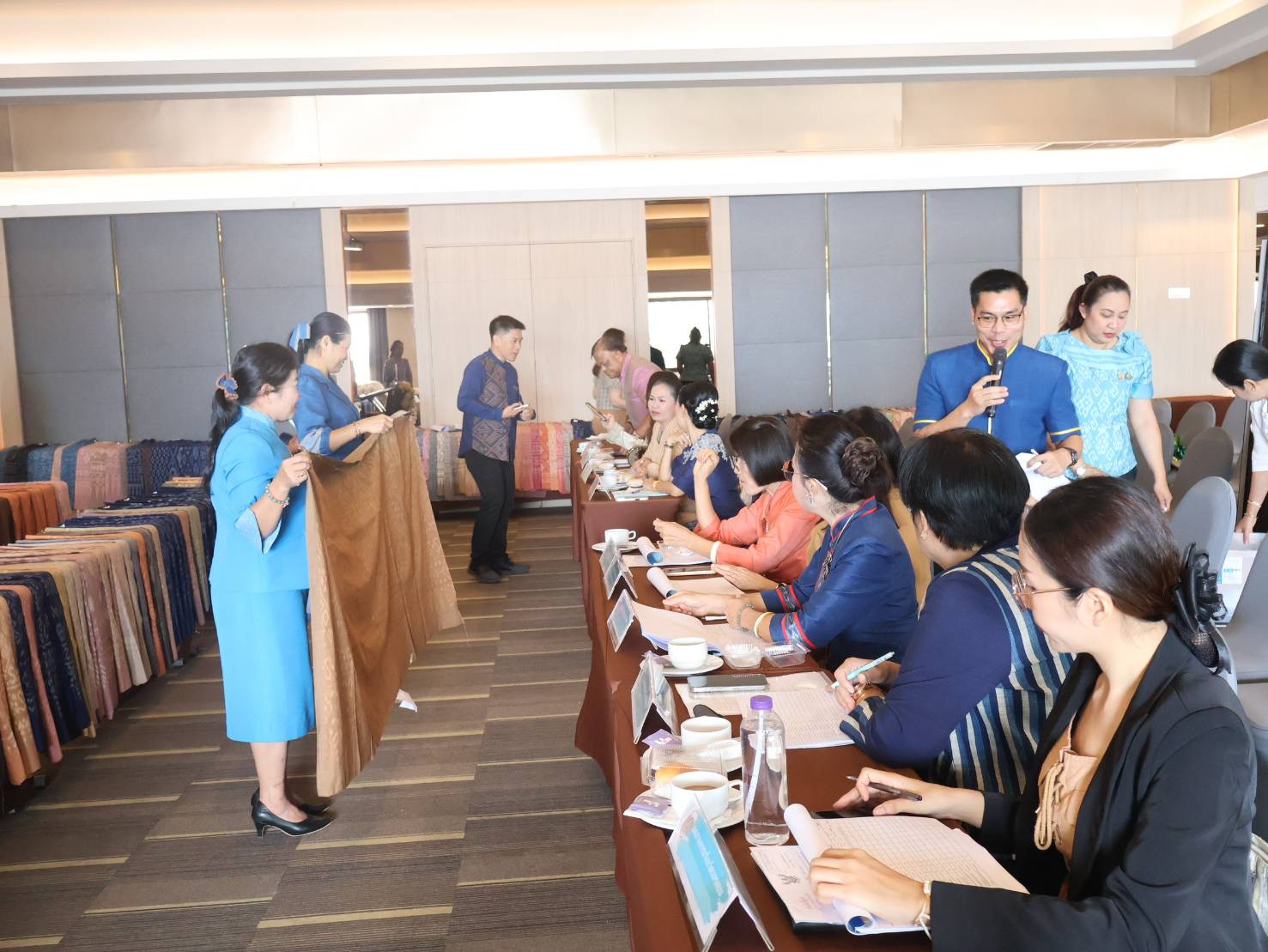 นครพนม ประกวดผ้าลายพระราชทาน “ผ้าลายสิริราชพัสตราภรณ์” และงานหัตถกรรม ระดับจังหวัด ประจำปี 2568