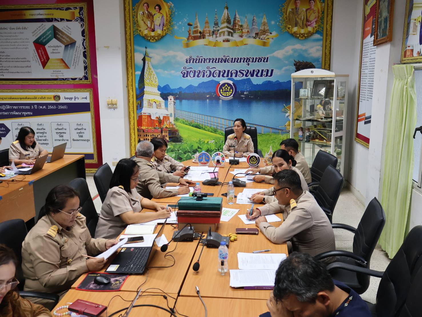 พช.นครพนม ประชุมผู้อำนวยการกลุ่มงานฯ นักวิชาการพัฒนาชุมชน และเจ้าหน้าที่พัฒนาชุมชน เพื่อขับเคลื่อนการดำเนินงานพัฒนาชุมชนจังหวัดนครพนม
