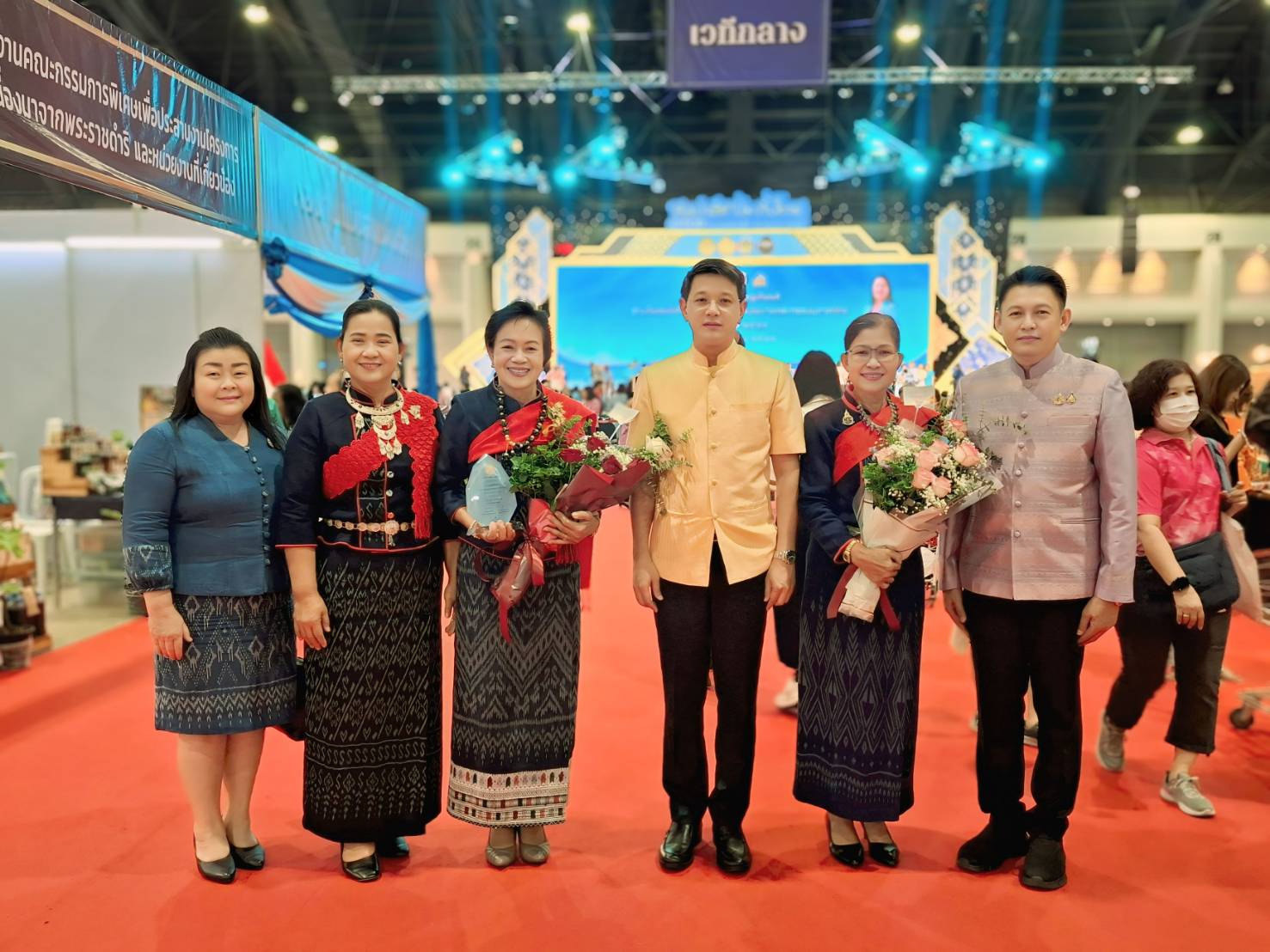 พช.นครพนม รับมอบรางวัล “สตรีดีเด่นการขับเคลื่อนนโยบายกระทรวงมหาดไทย” ประจำปี 2568