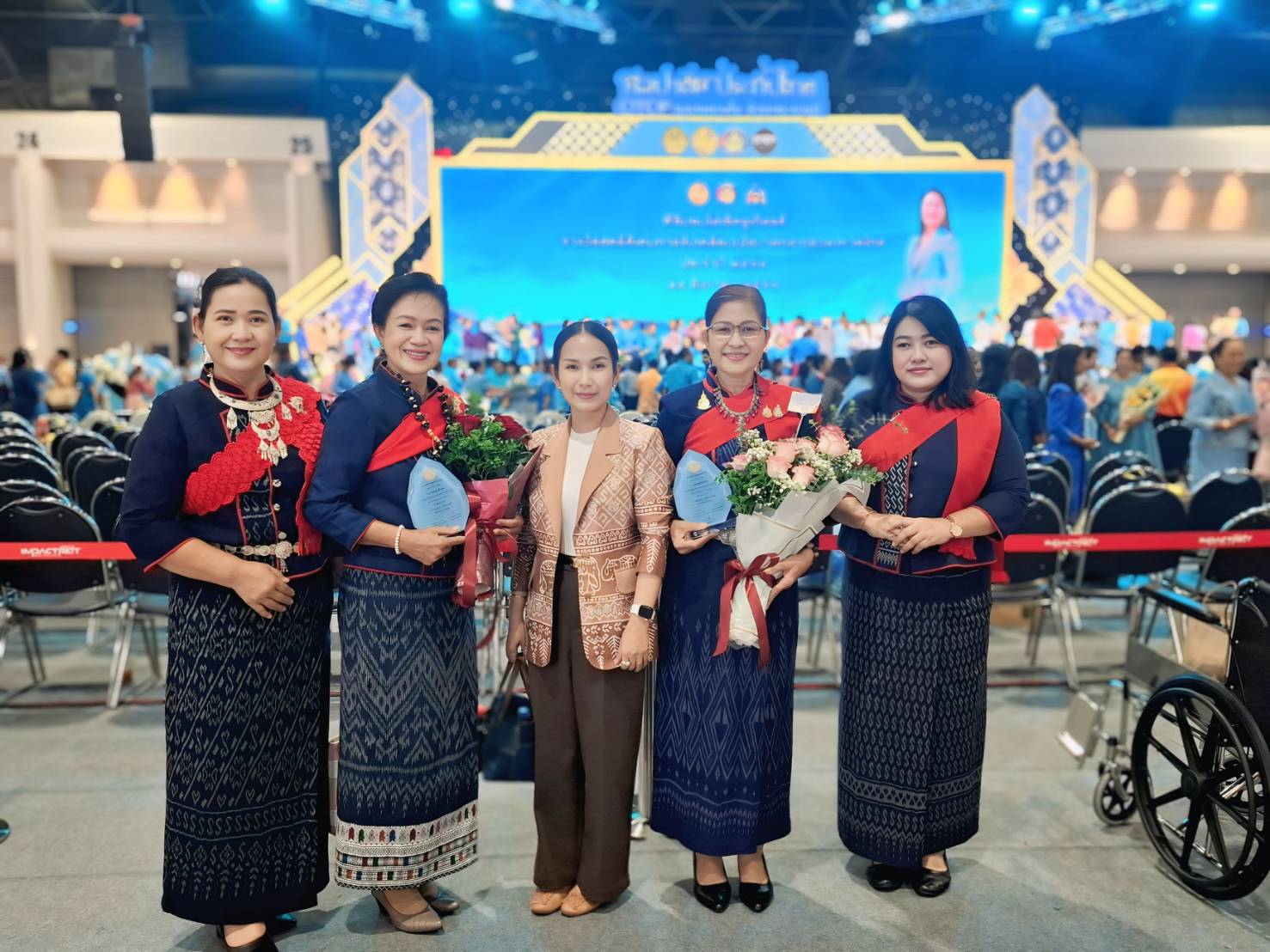พช.นครพนม รับมอบรางวัล “สตรีดีเด่นการขับเคลื่อนนโยบายกระทรวงมหาดไทย” ประจำปี 2568