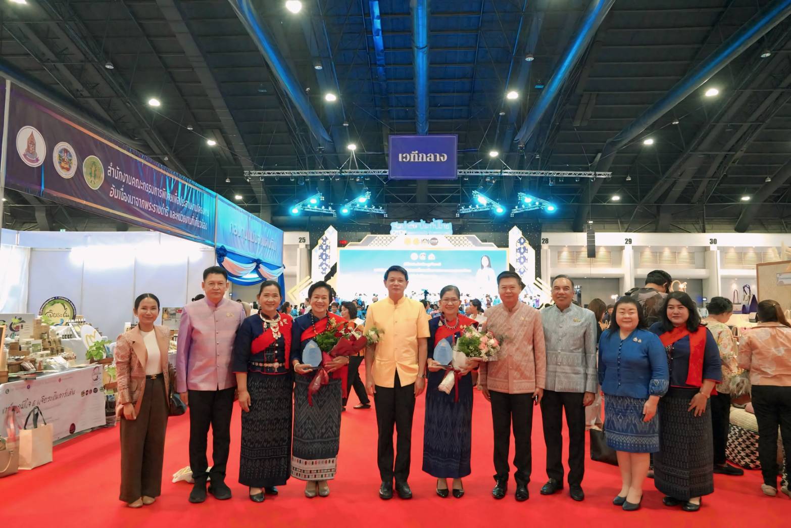 พช.นครพนม รับมอบรางวัล “สตรีดีเด่นการขับเคลื่อนนโยบายกระทรวงมหาดไทย” ประจำปี 2568