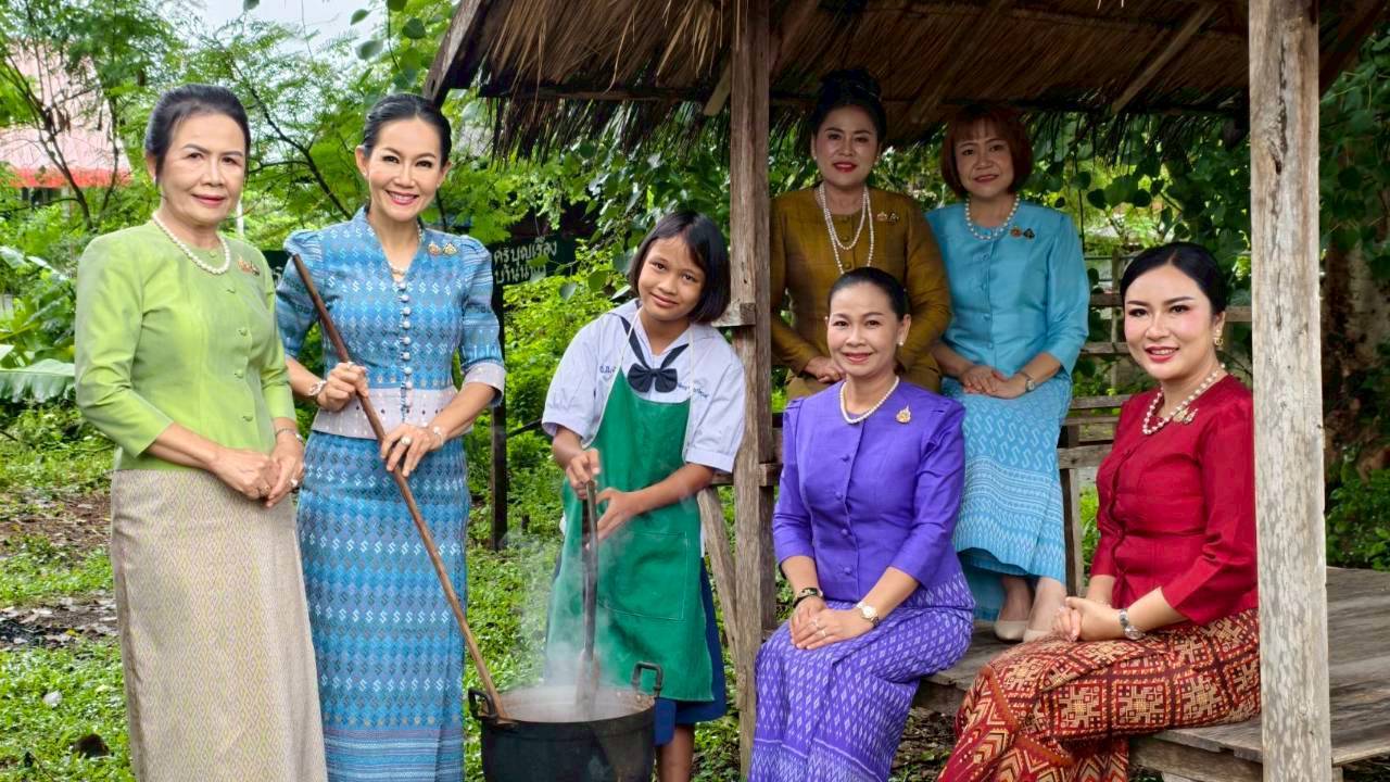 พช.นครพนม ขับเคลื่อนโครงการตามแนวพระดำริ “ผ้าไทยใส่ให้สนุก” จังหวัดนครพนม
