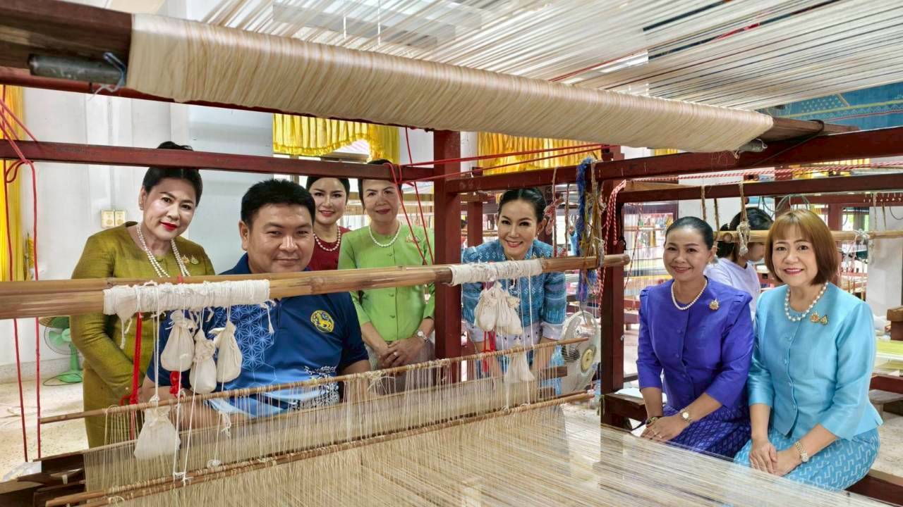 พช.นครพนม ขับเคลื่อนโครงการตามแนวพระดำริ “ผ้าไทยใส่ให้สนุก” จังหวัดนครพนม