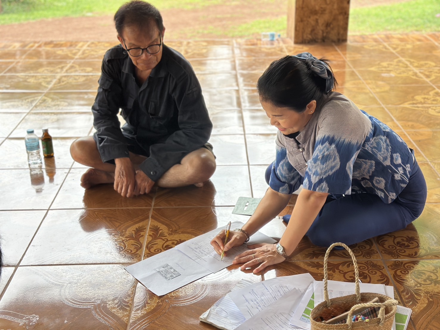 พช.นครพนม เร่งติดตาม ตรวจสอบและแก้ไขปัญหาการชำระเงินยืมโครงการแก้ไขปัญหาความยากจน (กข.คจ.)