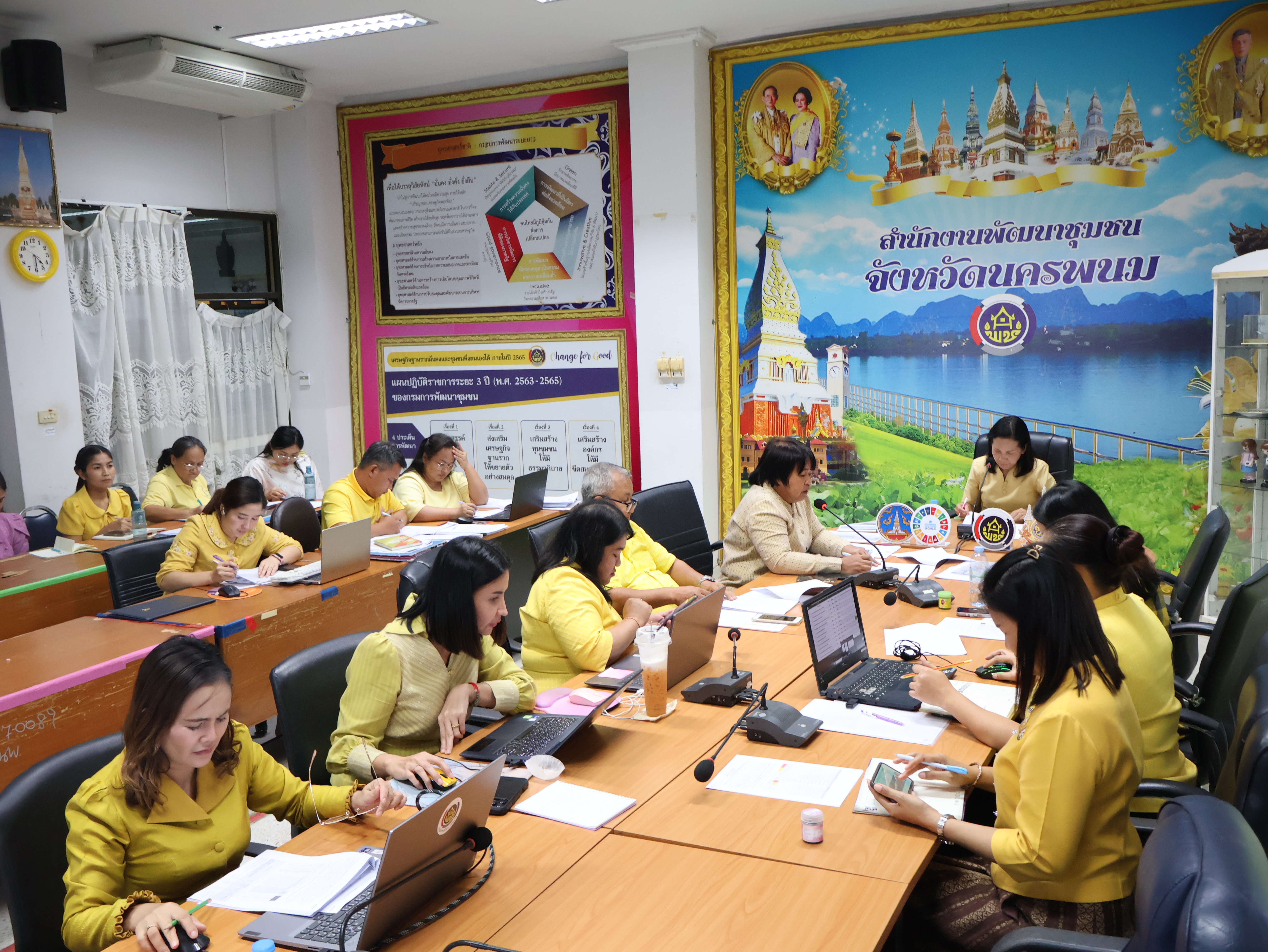 พช.นครพนม ประชุมผู้อำนวยการกลุ่มงานฯ นักวิชาการพัฒนาชุมชน และเจ้าหน้าที่พัฒนาชุมชน เพื่อขับเคลื่อนการดำเนินงานพัฒนาชุมชนจังหวัดนครพนม