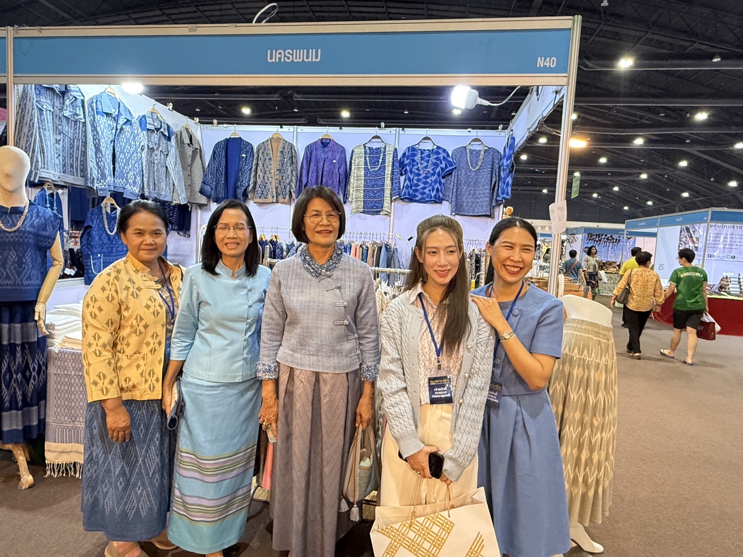 นครพนม ร่วมเปิดงาน “ศิลปาชีพประทีปไทย OTOP หลอมดวงใจ ด้วยพระบารมี”