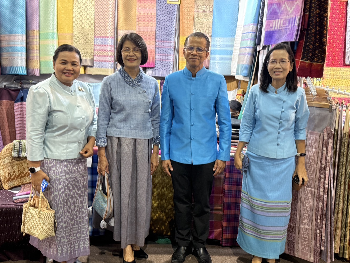 นครพนม ร่วมเปิดงาน “ศิลปาชีพประทีปไทย OTOP หลอมดวงใจ ด้วยพระบารมี”