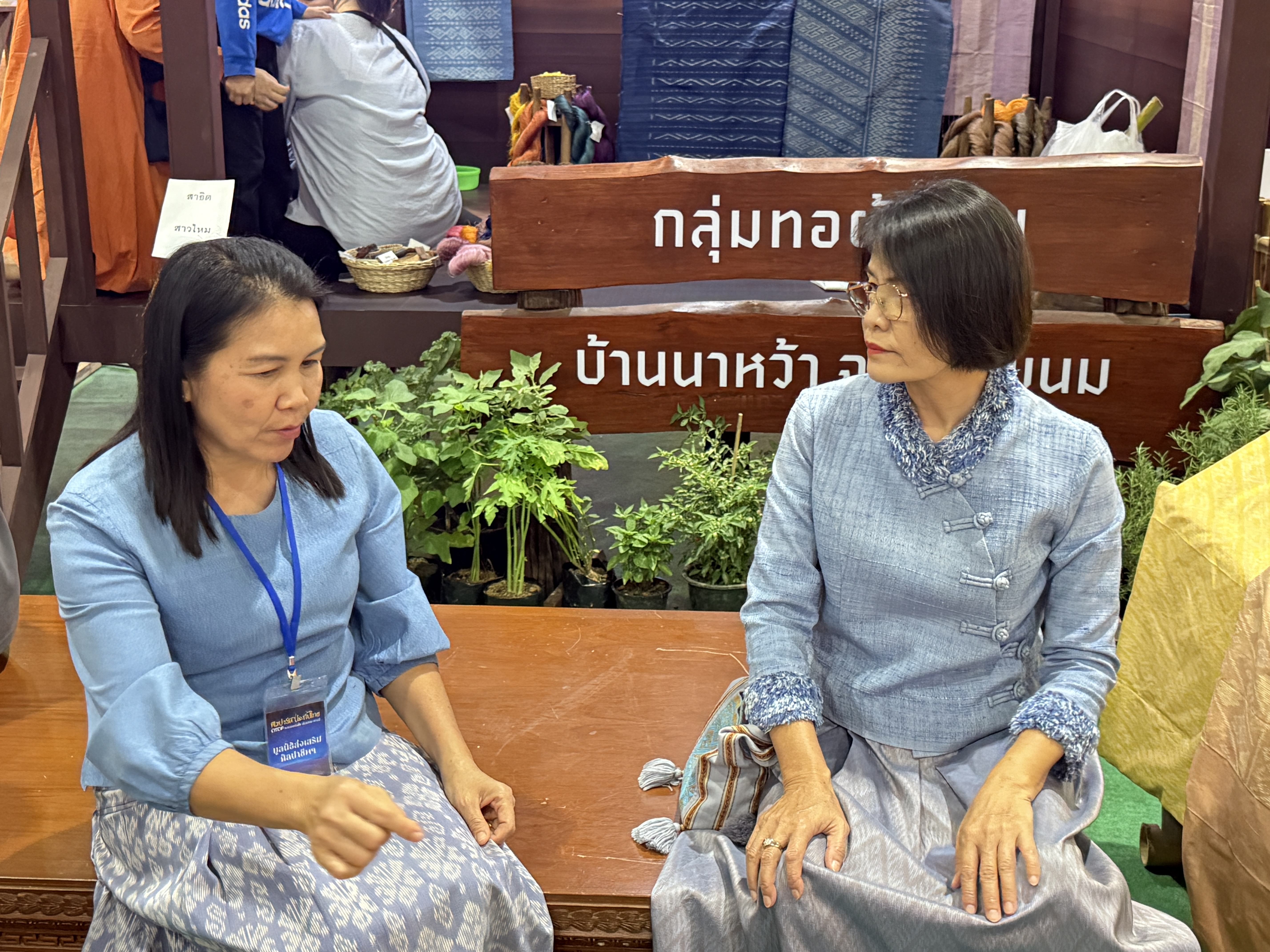 นครพนม ร่วมเปิดงาน “ศิลปาชีพประทีปไทย OTOP หลอมดวงใจ ด้วยพระบารมี”