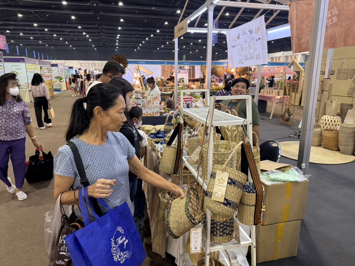 นครพนม ทุบสถิติ! ปิดงาน OTOP ศิลปาชีพฯ สุดปัง ยอดขายทะลุ 8.5 ล้าน