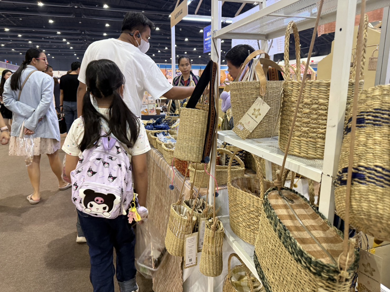 นครพนม ทุบสถิติ! ปิดงาน OTOP ศิลปาชีพฯ สุดปัง ยอดขายทะลุ 8.5 ล้าน