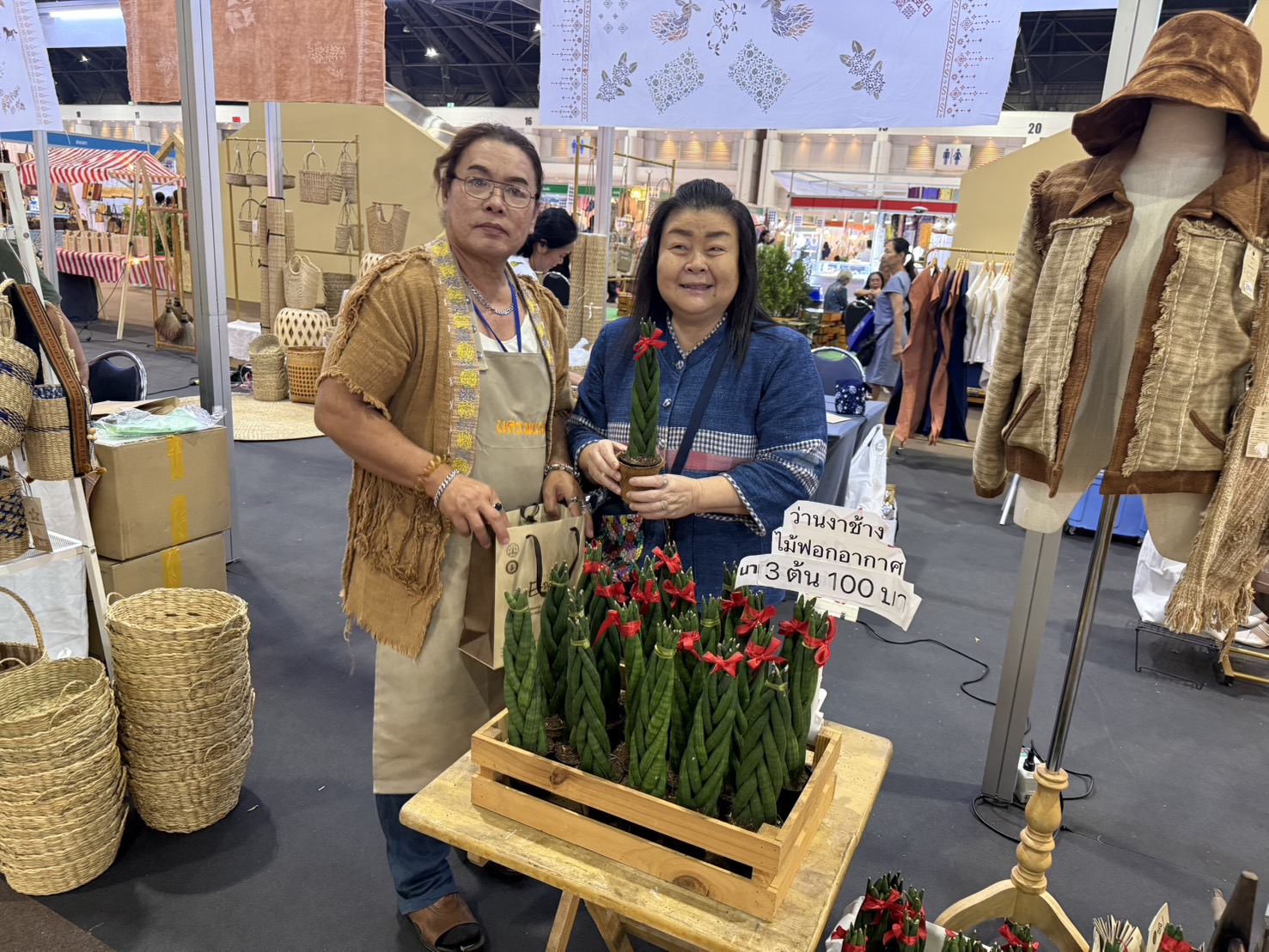 นครพนม ทุบสถิติ! ปิดงาน OTOP ศิลปาชีพฯ สุดปัง ยอดขายทะลุ 8.5 ล้าน