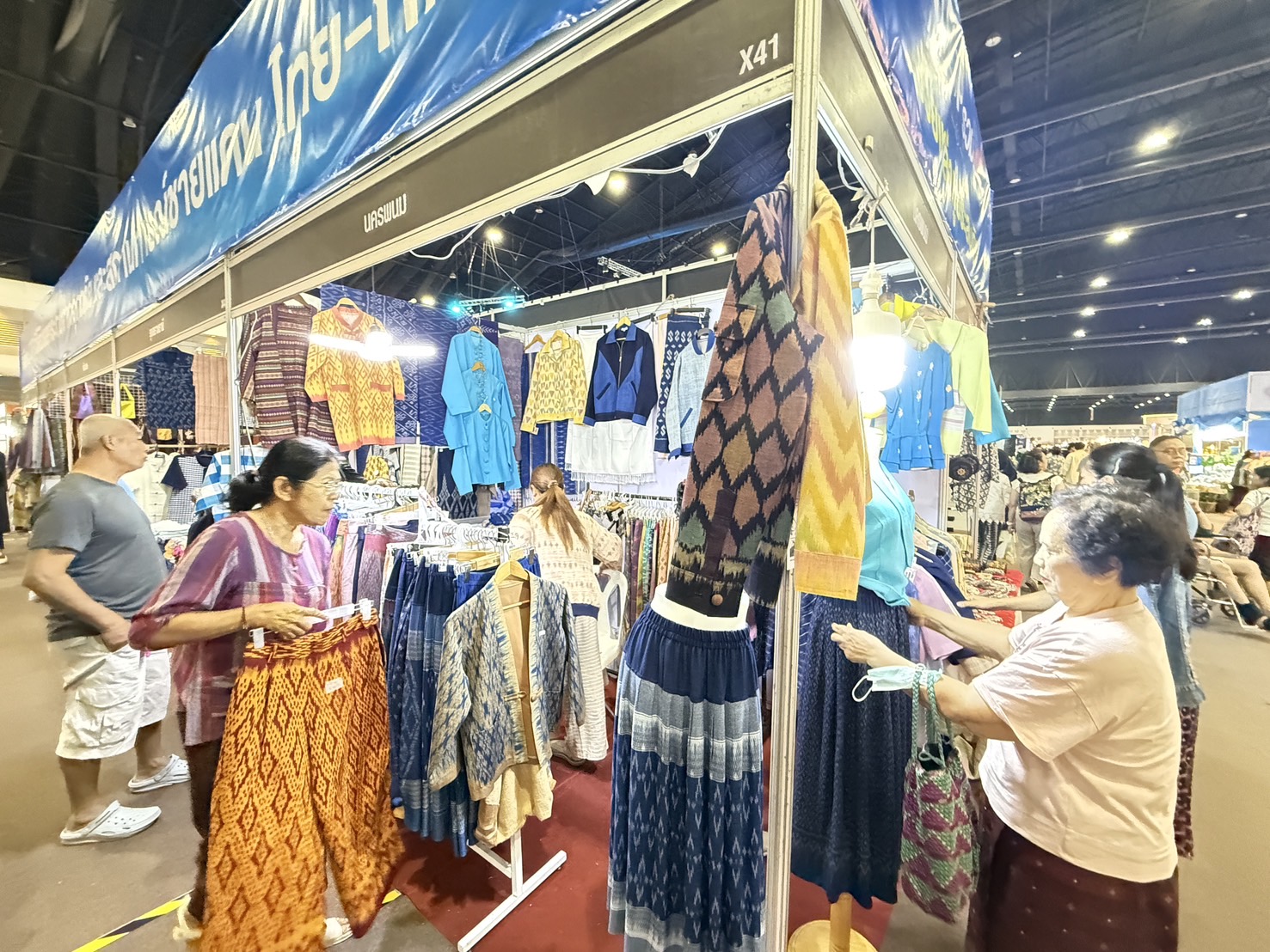 นครพนม ทุบสถิติ! ปิดงาน OTOP ศิลปาชีพฯ สุดปัง ยอดขายทะลุ 8.5 ล้าน