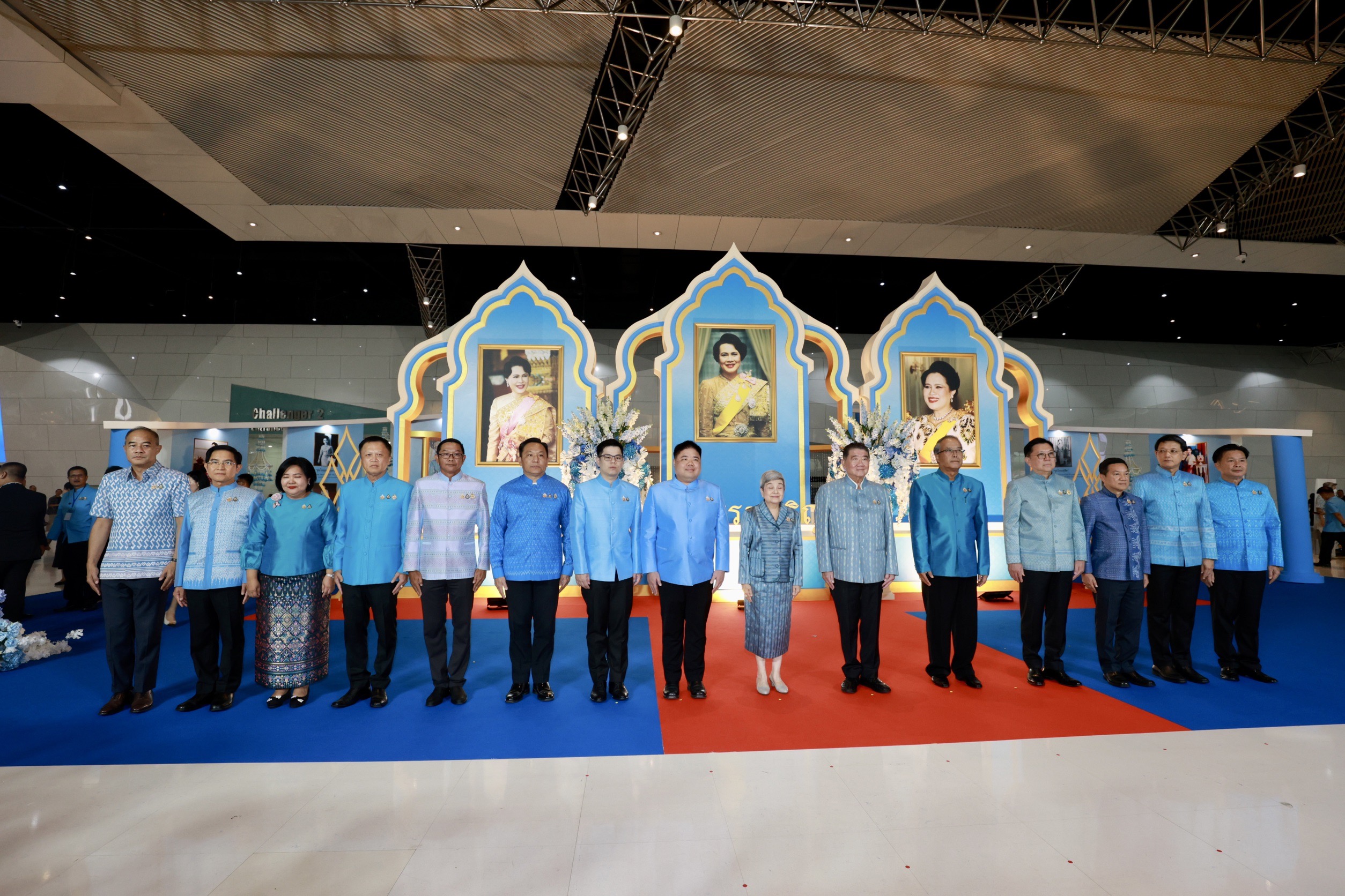 นครพนม ร่วมเปิดงาน “ศิลปาชีพประทีปไทย OTOP หลอมดวงใจ ด้วยพระบารมี”