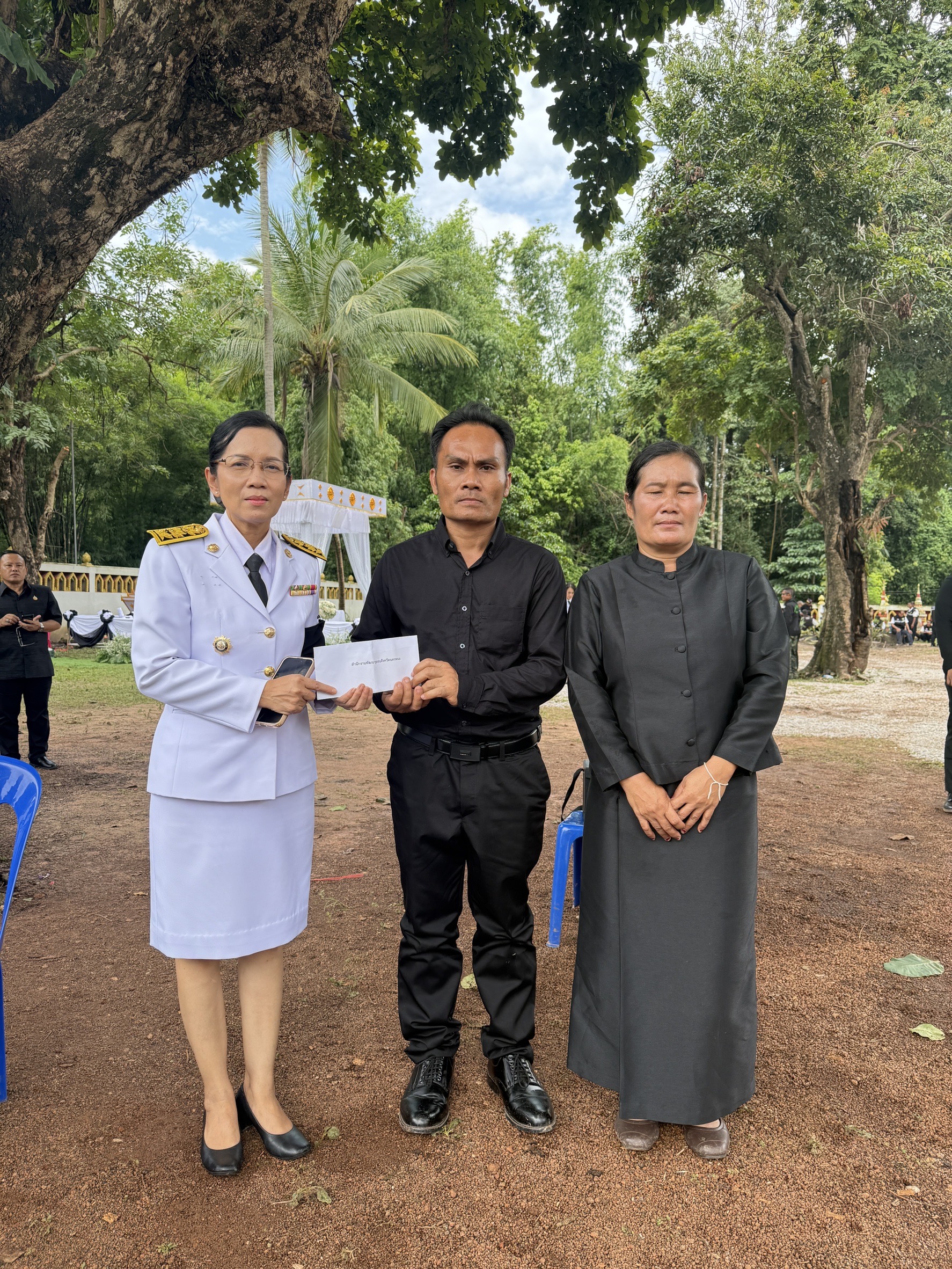 พช.นครพนม ร่วมพิธีพระราชทานเพลิงศพ ส.ต. วรัญชิต ยวงสุวรรณ ทหารกล้าผู้พลีชีพในเหตุการณ์ปะทะตามแนวชายแดนไทย-กัมพูชา