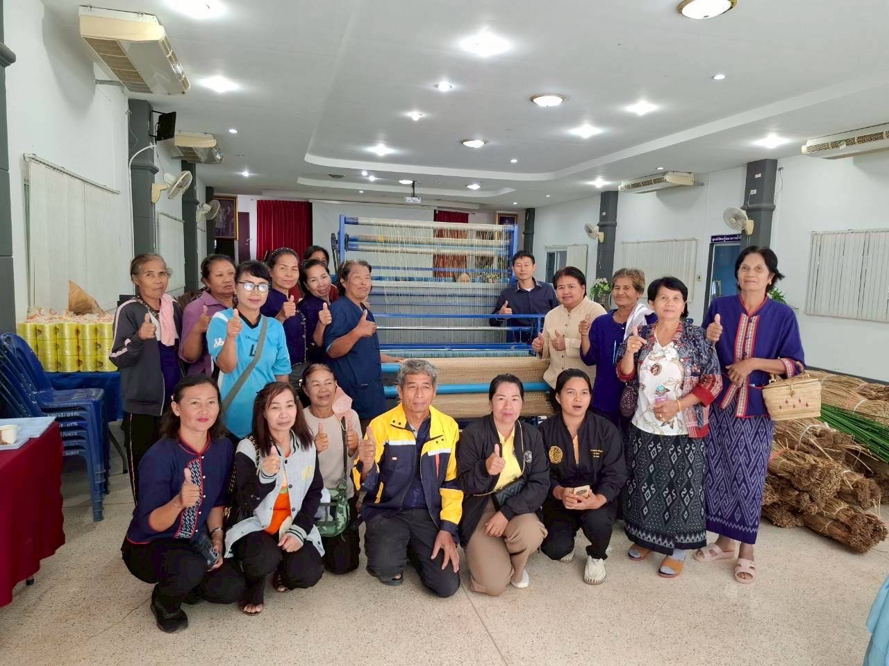 นครพนม ส่งเสริมการผลิต ต่อยอด หัตถอุตสาหกรรมชุมชนต้นกกนครพนม ด้วยนวัตกรรมและเทคในโลยีเพื่อสร้างรายได้อย่างยั่งยืน
