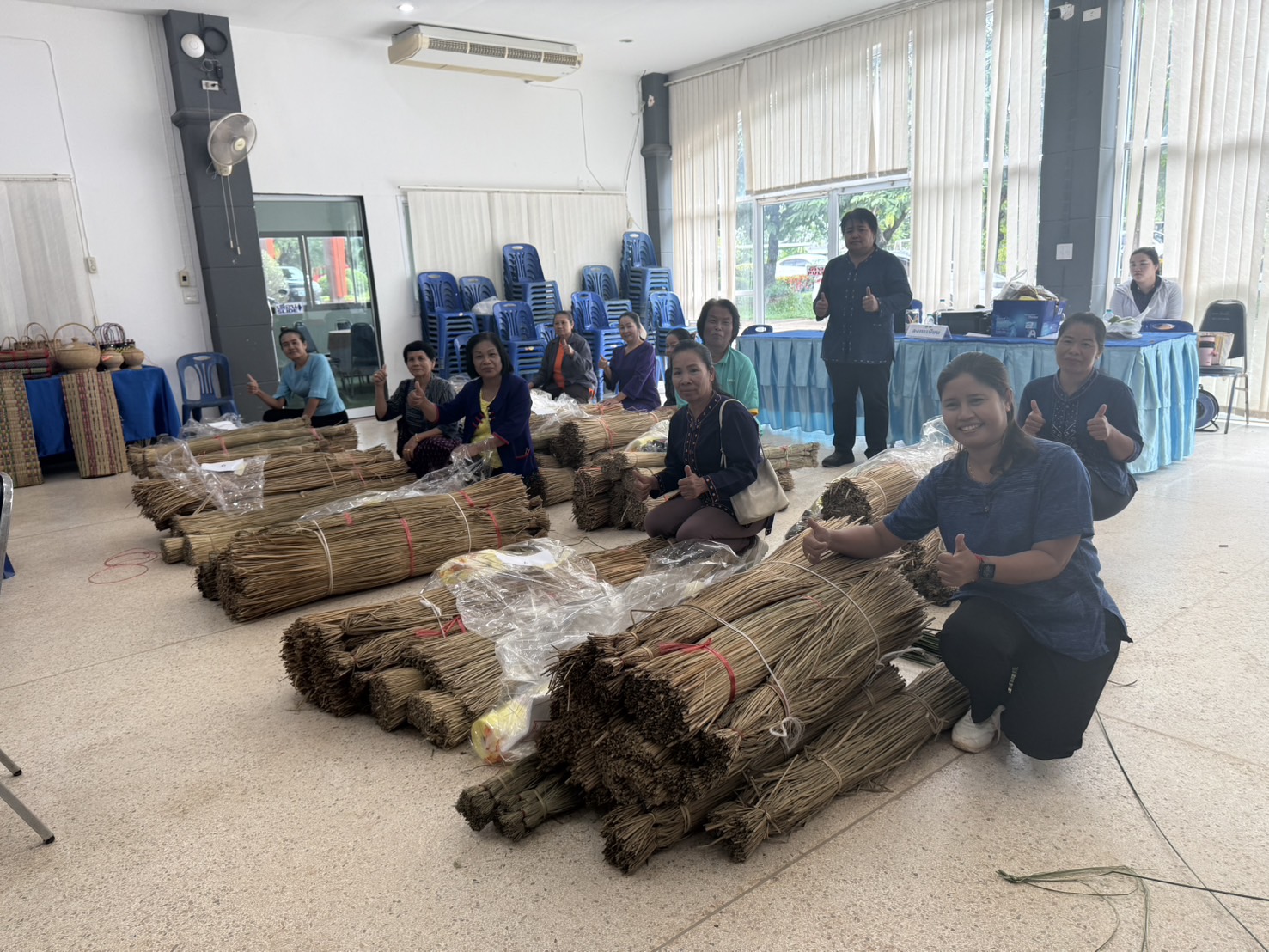 นครพนม ส่งเสริมการผลิต ต่อยอด หัตถอุตสาหกรรมชุมชนต้นกก นครพนม ด้วยนวัตกรรมและเทคในโลยีเพื่อสร้างรายได้อย่างยั่งยืน